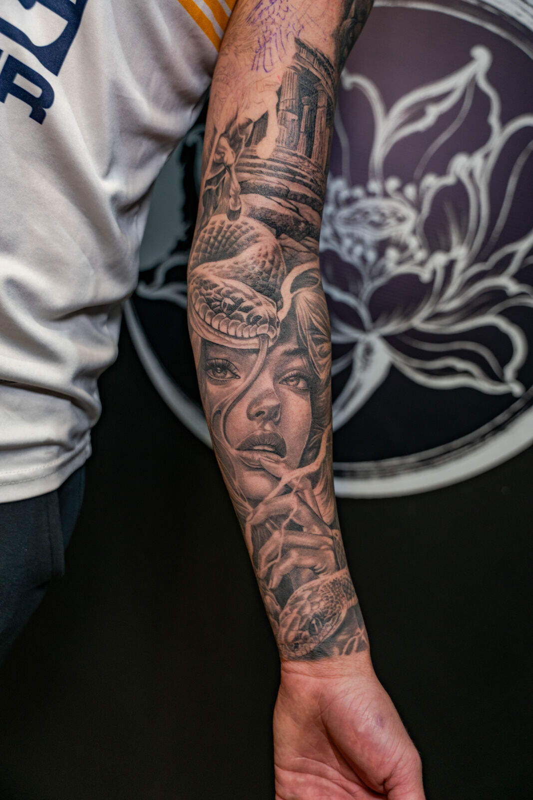 Rodney - Large-scale · Black & Grey